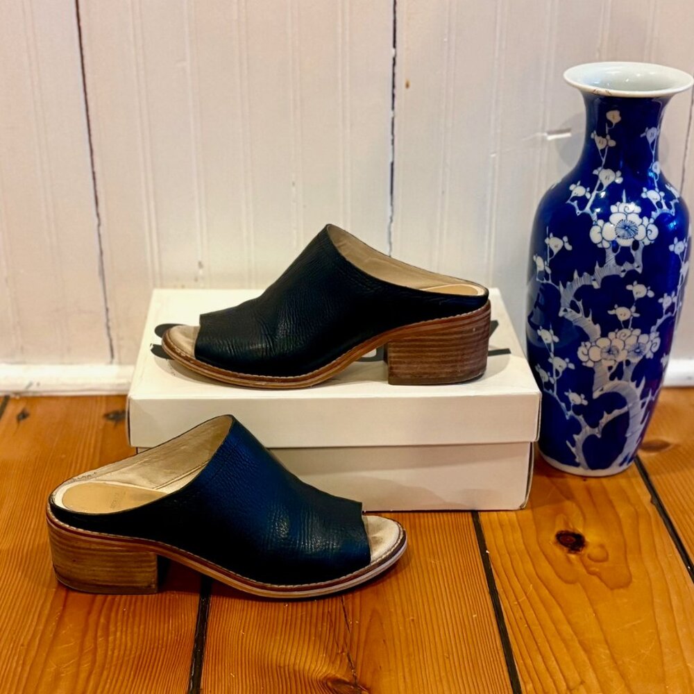 Dolce Vita Black and Tan Leather Mules Sandals Size 7